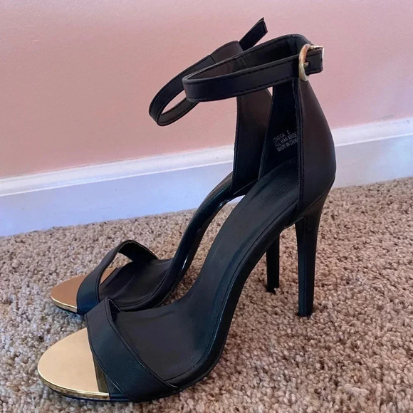 Charlotte Russe Ankle Strap High Heel black with gold toe tip size 6 with - Picture 6 of 8